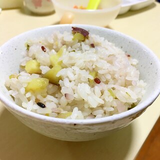 白だしで簡単 さつまいもと大根菜の炊き込みご飯